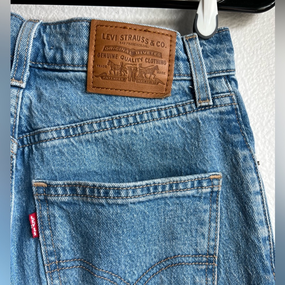 Levi’s High Rise 70s Slim Straight Jeans
